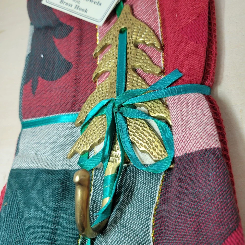 Casual Home‎ Christmas Kitchen Towel Set of 2 Buffalo Plaid Tree Hook New